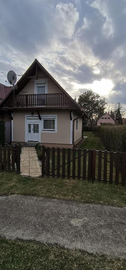Villa Kotnyek Nyaralo Balatonkeresztúr Exterior foto